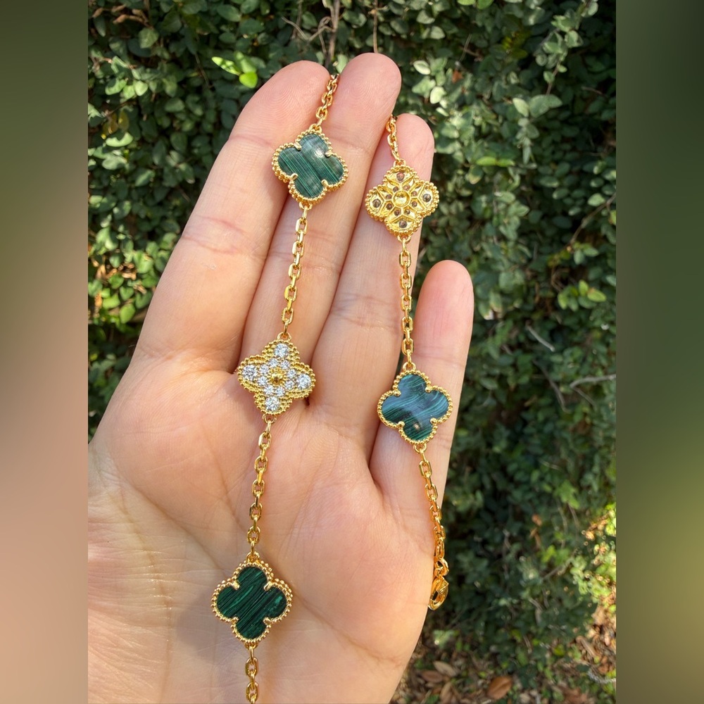 Gold and Green Clover Necklace Luxury Look - Picture 5 of 9